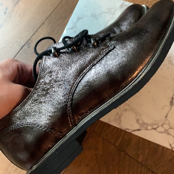 Flats - Picture 6 of 6